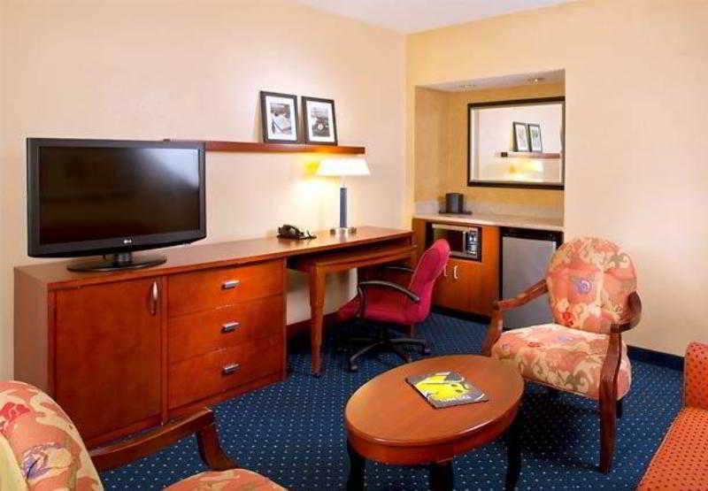Готель Courtyard By Marriott Memphis Airport Екстер'єр фото