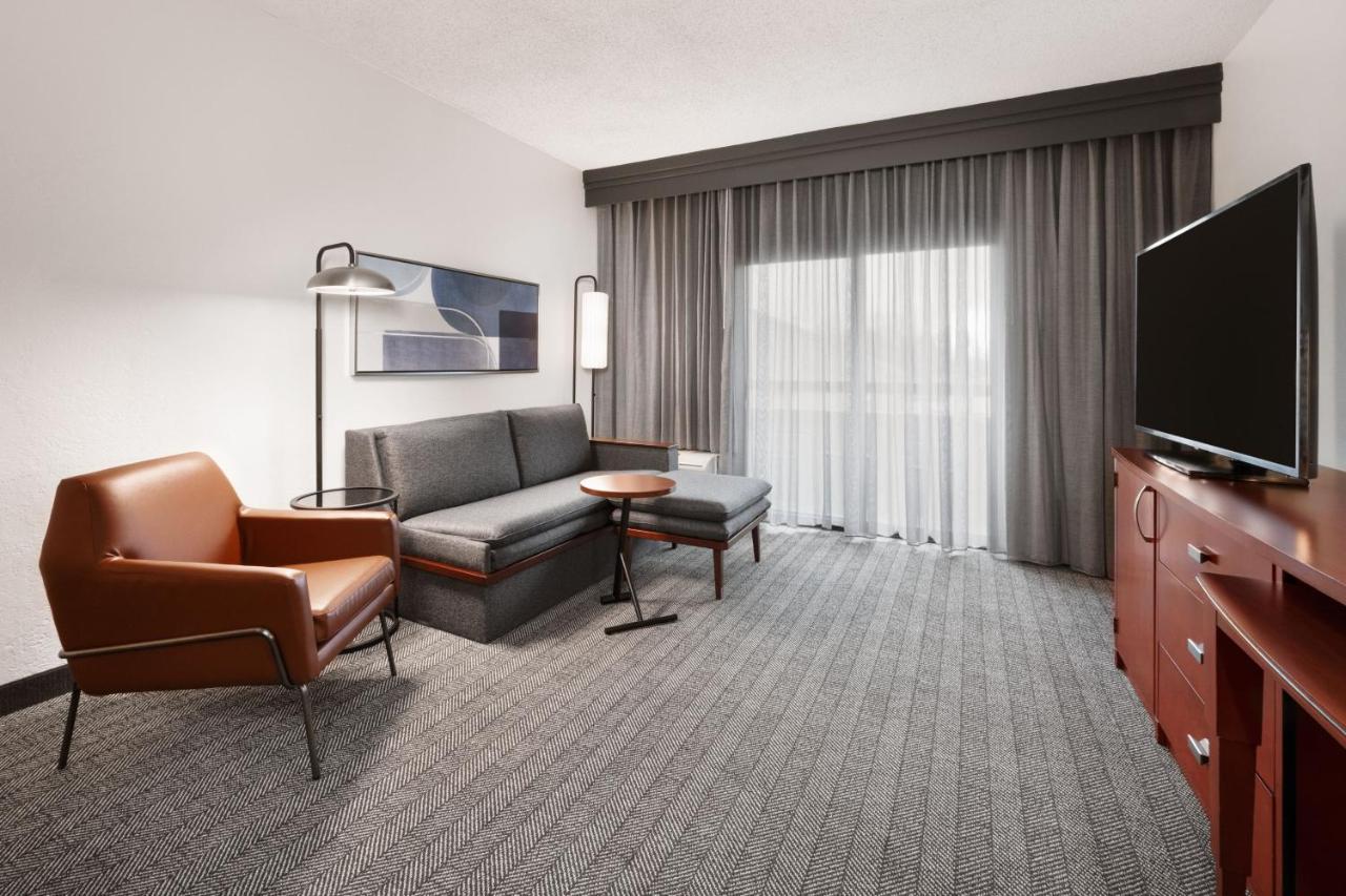 Готель Courtyard By Marriott Memphis Airport Екстер'єр фото