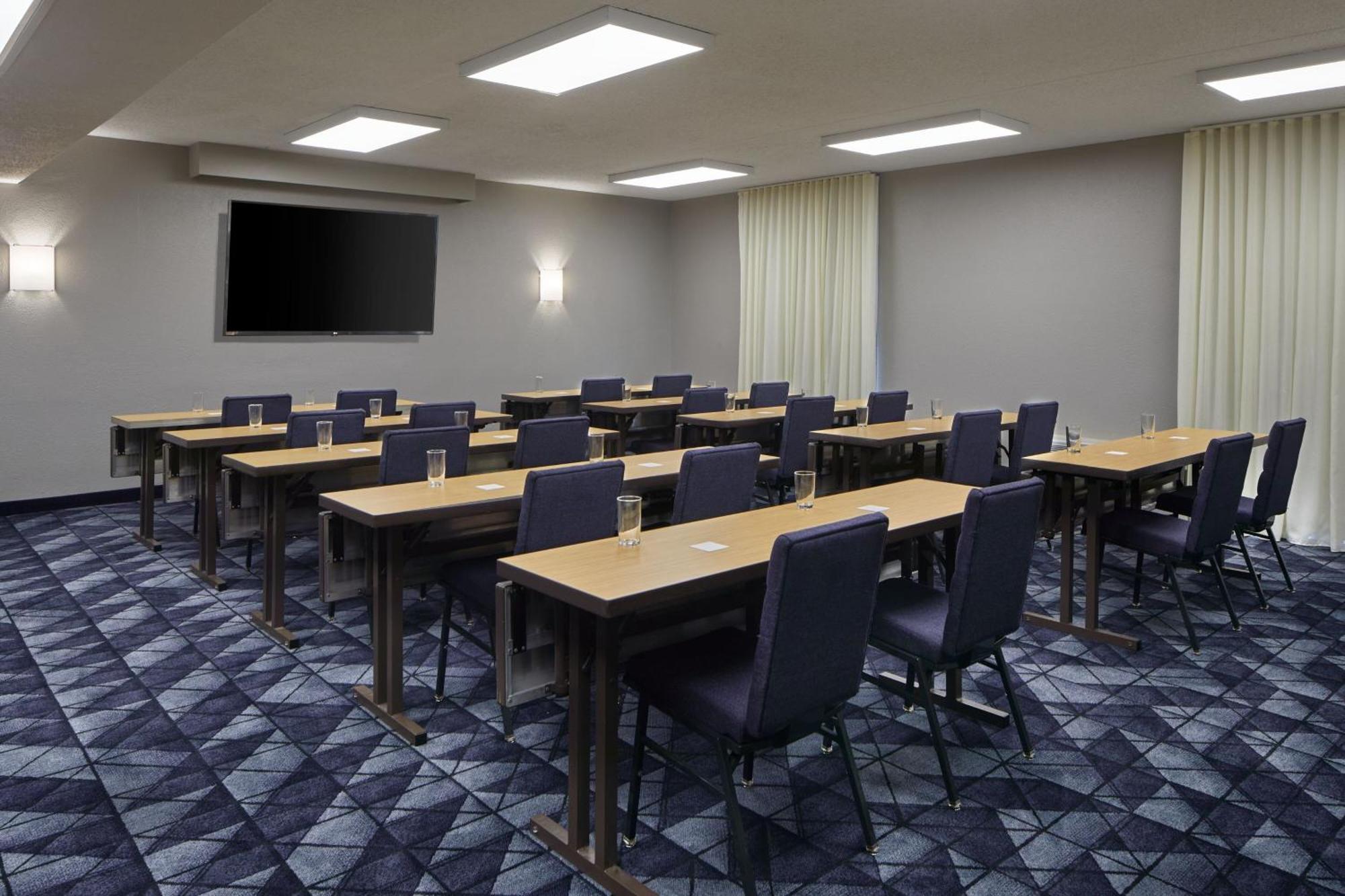 Готель Courtyard By Marriott Memphis Airport Екстер'єр фото