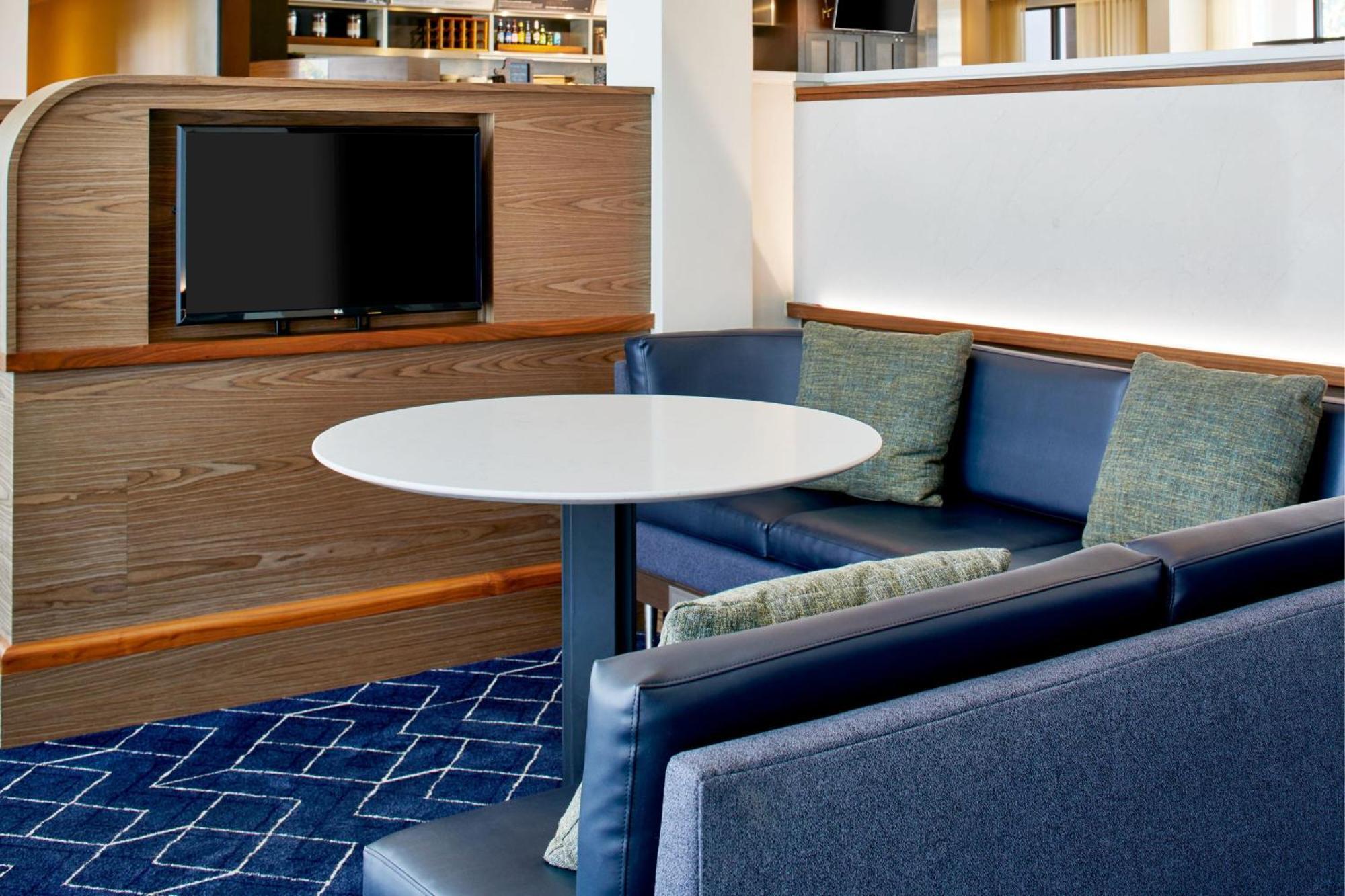 Готель Courtyard By Marriott Memphis Airport Екстер'єр фото