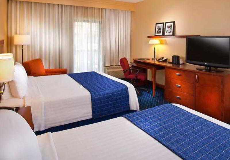 Готель Courtyard By Marriott Memphis Airport Екстер'єр фото